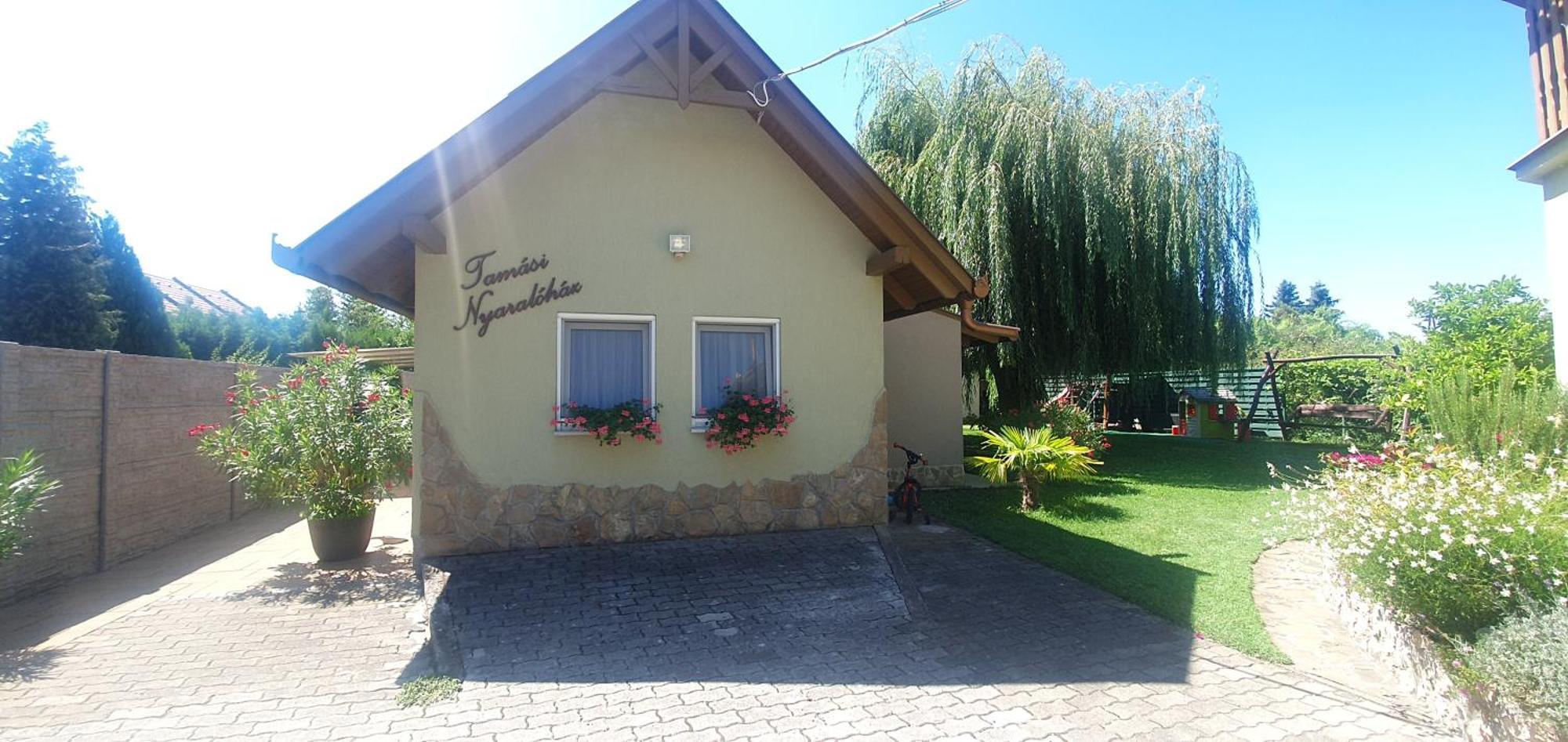 Tamasi Villa- Nyaralohaz Balatonkeresztúr Exteriör bild